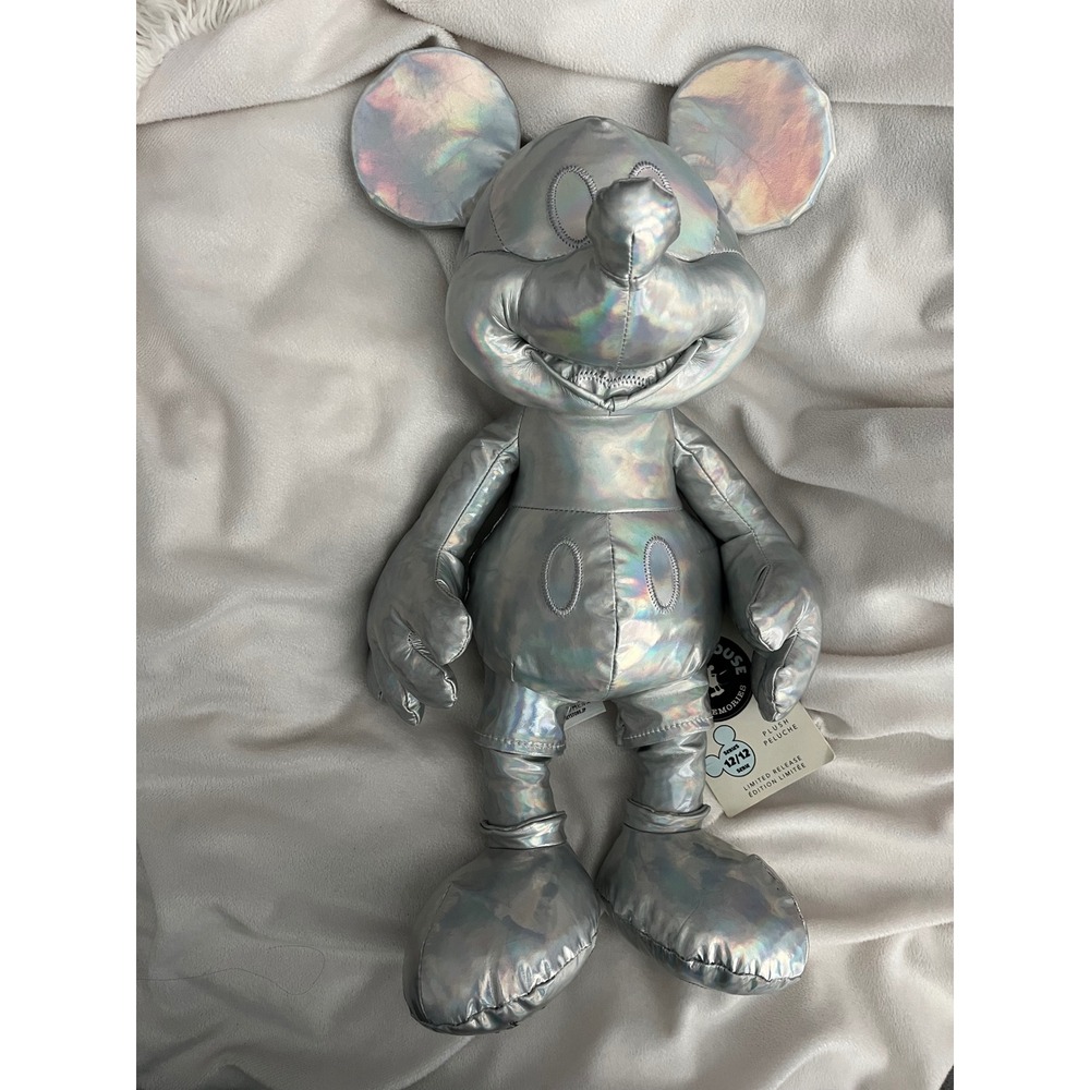 Disney Mickey Mouse Memories Plush Series 12/12 Limited‎ Release Silver Hologram